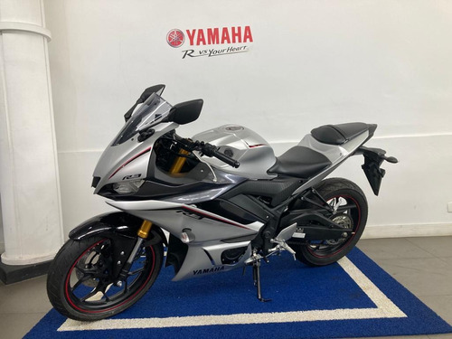 Yamaha R3 Prata