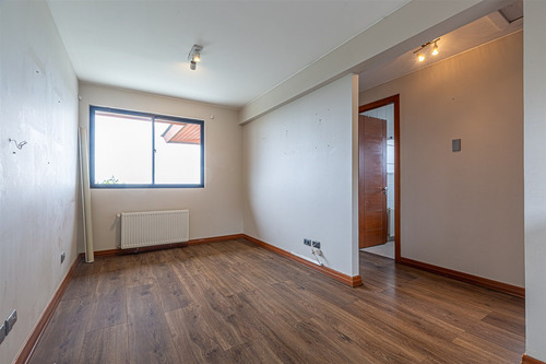 Casa En Venta De 5 Dorm. En Las Condes