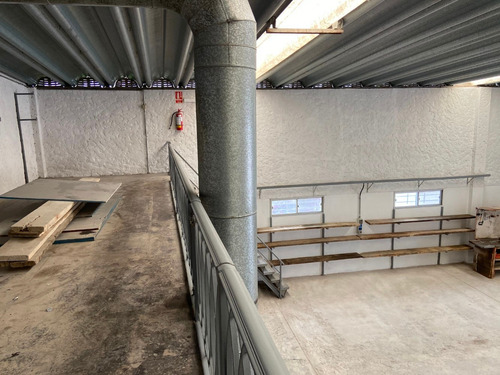 Alquiler Local Malvin Impecable 1000m2 Terreno