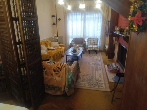 Casa De Venta En La Calle Reina Victoria Y Santa Maria - Quito