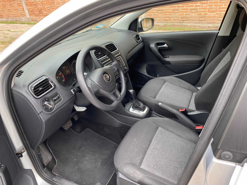 Imagen 10 de 14 de Volkswagen Polo 2015 1.6 At