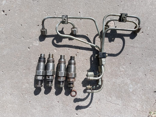 Imagen 2 de 2 de Inyectores Para Mazda B2200 Con Caños Original