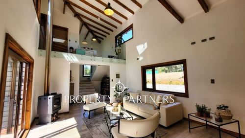 Moderna Casa En Los Riscos