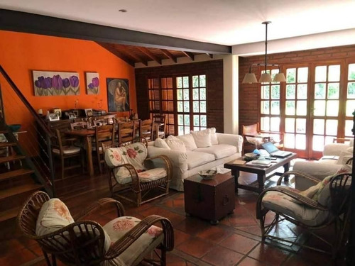 Imagen 2 de 9 de Hermosa Casa En Venta De 5 Ambientes Y Piscina - Excelente Ubicación - Adrogué