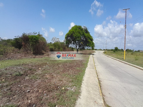 En Venta Terreno De 11.824 Metros Cuadrados Ubicado En Plena Autopista De Tucacas Al Lado Del Conjunto Residencial Coco Mango En Tucacas.