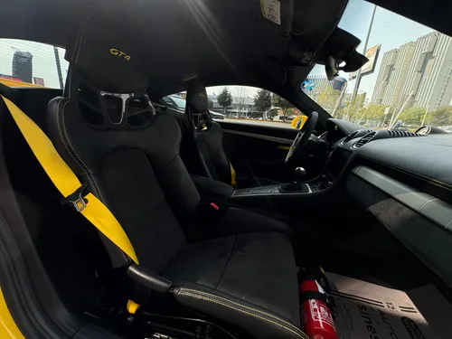 Porsche Gt4 Amarillo 2020