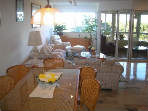 Apartamento En Roosevelt, 4 Dormitorios *- Ref: 2208