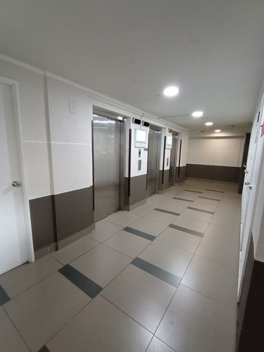 Dpto. 1 Dorm / 1 Baño / Calle Mario Kreutzberger, Santiago.