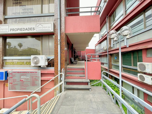 Se Arrienda Oficina Céntrica De Un Amplio Ambiente, Curicó