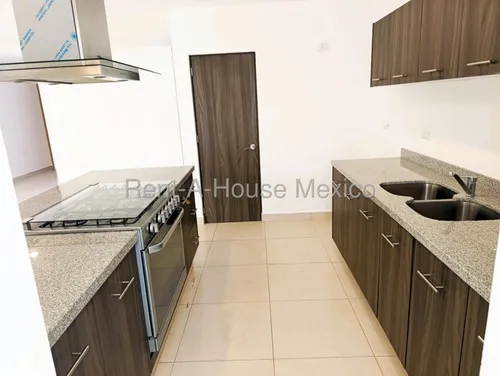 Se Renta Casa En Zibata Condominio Ankara Ofrece 3 Recamara Una En Pb Qh25-2527