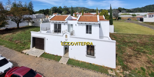 ¡¡espectacular Casa Familiar Con Vistas A Los Volcanes!! Una Hermosa Casa Con Detalles Coloniales Y Modernos