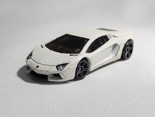 Hot Wheels Lamborghini Aventador Lp 700-4 (2013 Hw Showroom)