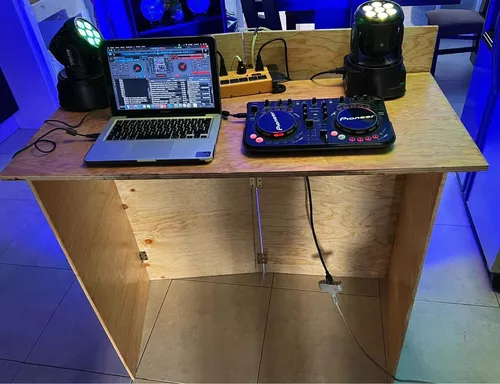 Mesa para DJ en madera