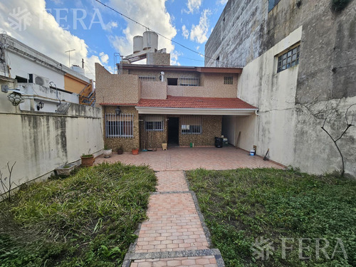 Venta De Casa De 4 Ambientes Con Cochera Y Quincho En Piñeyro