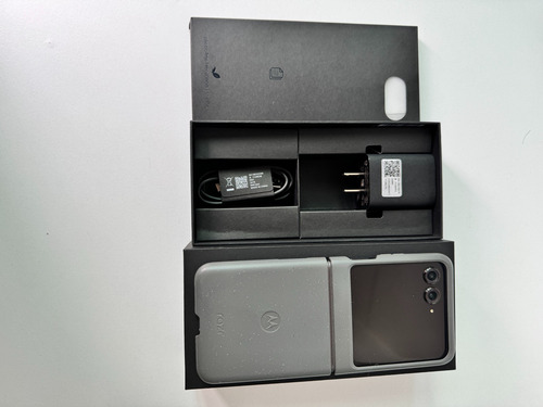 Motorola Razr 50 Gris Dual Sim 12gb + 512gb (Usado)