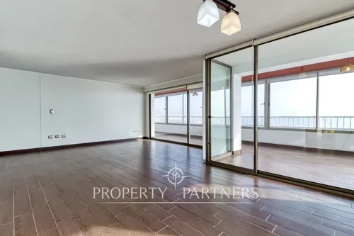 Departamento De 4 Habitaciones, Primera Línea En C...