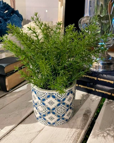 Maceta Azul Y Blanca Con Planta Artificial | Hierbas  