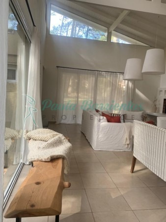 Imagen 2 de 19 de Vendo Casa En Carilo Zorzal 878