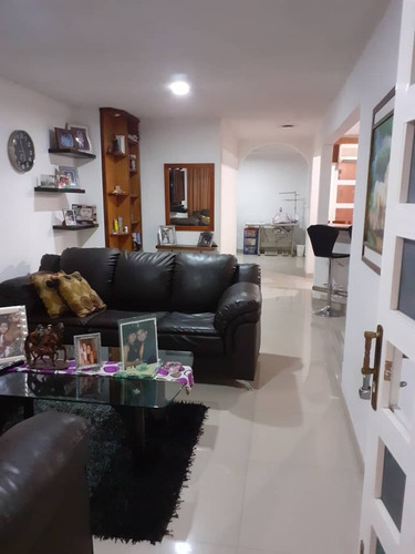 Imagen 2 de 13 de R.o En Venta Hermosa Y Cómoda Casa En Urbanización El Tamarindo, Barcelona
