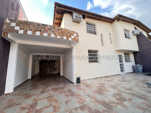 Townhouse En Venta, Urb. La Morita, Maracay 24-15269 Yr