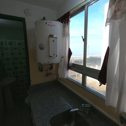 Imagen 13 de 21 de ¿soñas Con Una Vista Directa Al Mar? Este Departamento 1 Ambiente, Con Cochera Es Para Vos! Oportunidad. Oferta.