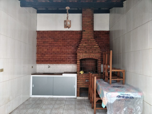 Oportunidade! Excelente Imóvel A 2 Quadras Da Praia Em Um Dos Bairros Que Mais Cresce Em Praia Grande!