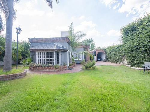 Casa De 5 Ambientes Con Pileta Y Jardín - Haedo