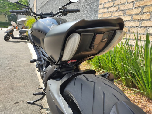 Imagem 8 de 12 de Ducati Diavel Dark 2016