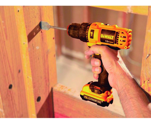 Taladro Atornillador Dewalt Percutor 12v Dcd716d2 2baterias Color Amarillo