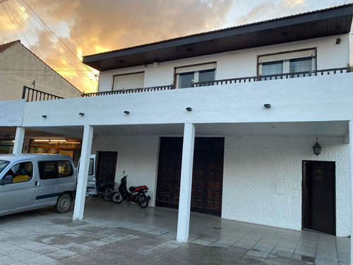 Chalet En Venta De 3 Dormitorios C/ Cochera En Miramar