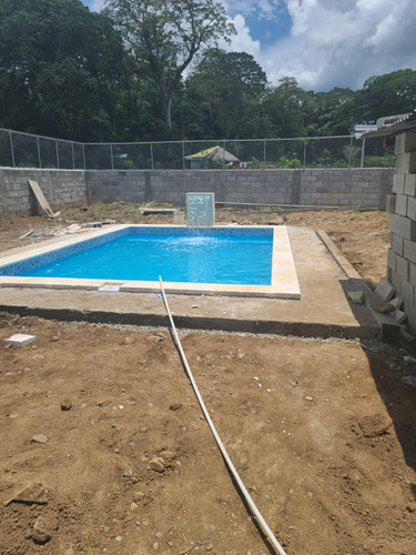 Piscina Y Jacuzzi  Con La Mejor Fabricación  Del País 