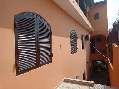 Um Sobrado Com 380 M2 De Construção