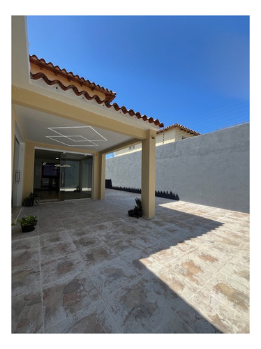 Se Vende Casa 150m2. 3h/3b/2p. Guatire. Villas De Buenaventura.