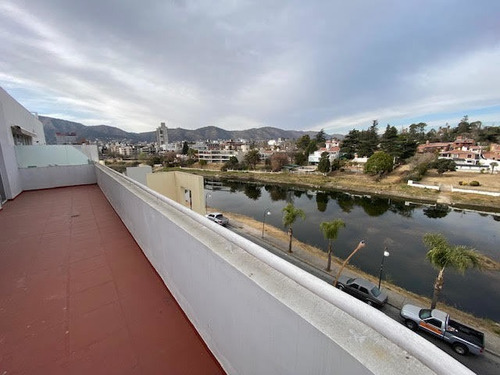 Imagen 1 de 14 de Departamento Centrico Con Gran Terraza Propia Frente Al Río