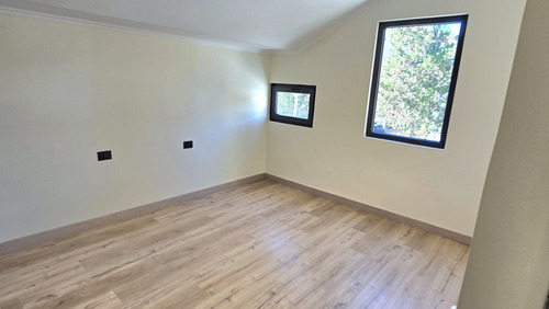 Solo 1,5% Comisión: Recién Remodelada Con Amplios Espacios