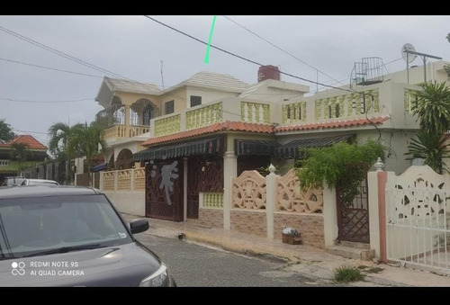 Vendo Hermosa Casa De 2 Niveles Individuales En Villa Carmen Santo Domingo Este, República Dominicana