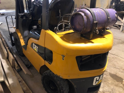 Autoelevador Caterpillar 2500 Kg Torre Triple Y Desplazador