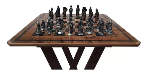 Mesa de xadrez madeira maciça com peças - Móveis - Vila Margarida, São  Vicente 1256576686