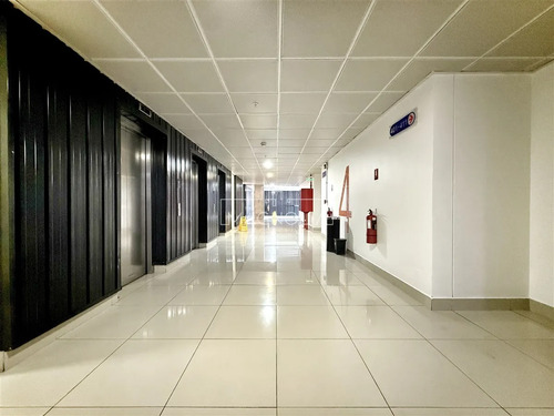 Arriendo De 9 Oficinas En Aeropuerto Amb De Santiago.