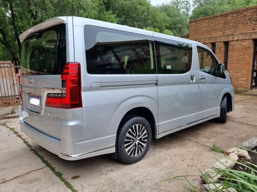 Imagen 6 de 14 de Toyota Hiace 2023 2.8 Tdi Wagon 6at 10a
