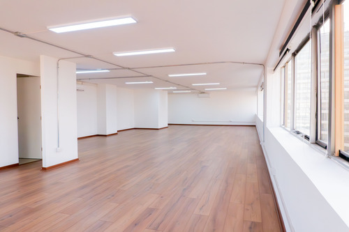 Impecable Oficina Planta Libre, 125 M2, Metro Los Leones