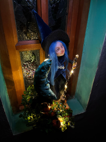 Bruja Bella Azul Con Luces Y Base Unica - Cosas De Duendes Bruja