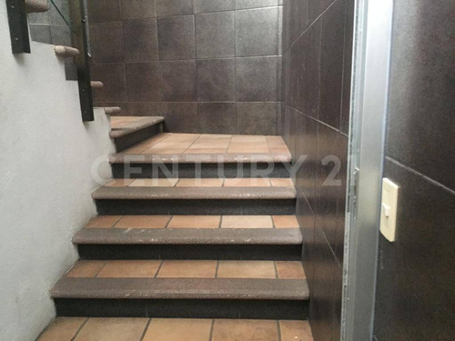 Local Comercial Con Oficinas En Jardines De La Corregidora, Colima