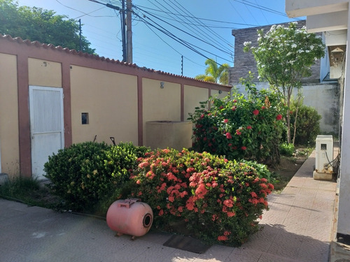 Imagen 2 de 12 de Venta De Terreno Con Casa Barcelona El Recreo