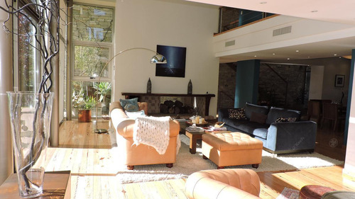 Casa En Venta De 3 Pisos Sobre Dos Lotes Con Fondo A Golf En Abril Club De Campo - Apto Credito