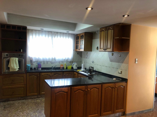 Casa En Venta 4 Ambientes Con Jardín Amplio, Pileta Y Cochera