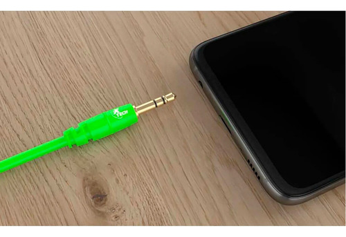 Imagen 5 de 10 de Cable Auxiliar Audio 3,5mm Xtech On The Go Xtg-232 Verde Css
