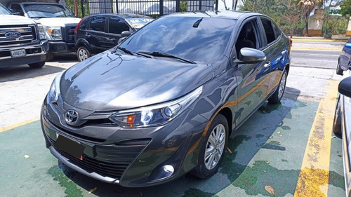 Imagen 1 de 10 de Toyota Yaris G Automático Caja Dual