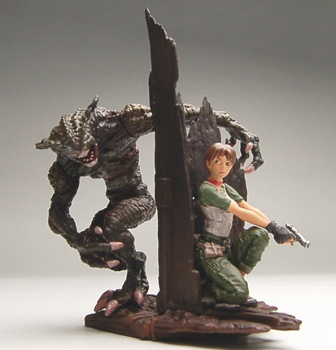 Rebecca Chambers Vs Hunter Resident Evil Organic Statue