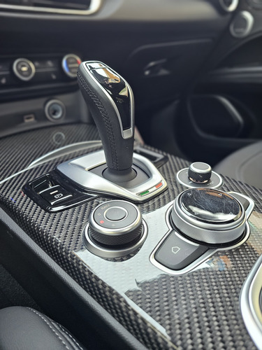 Alfa Romeo Stelvio 2.9L Quadrifoglio Verde V6 Bi-Turbo At